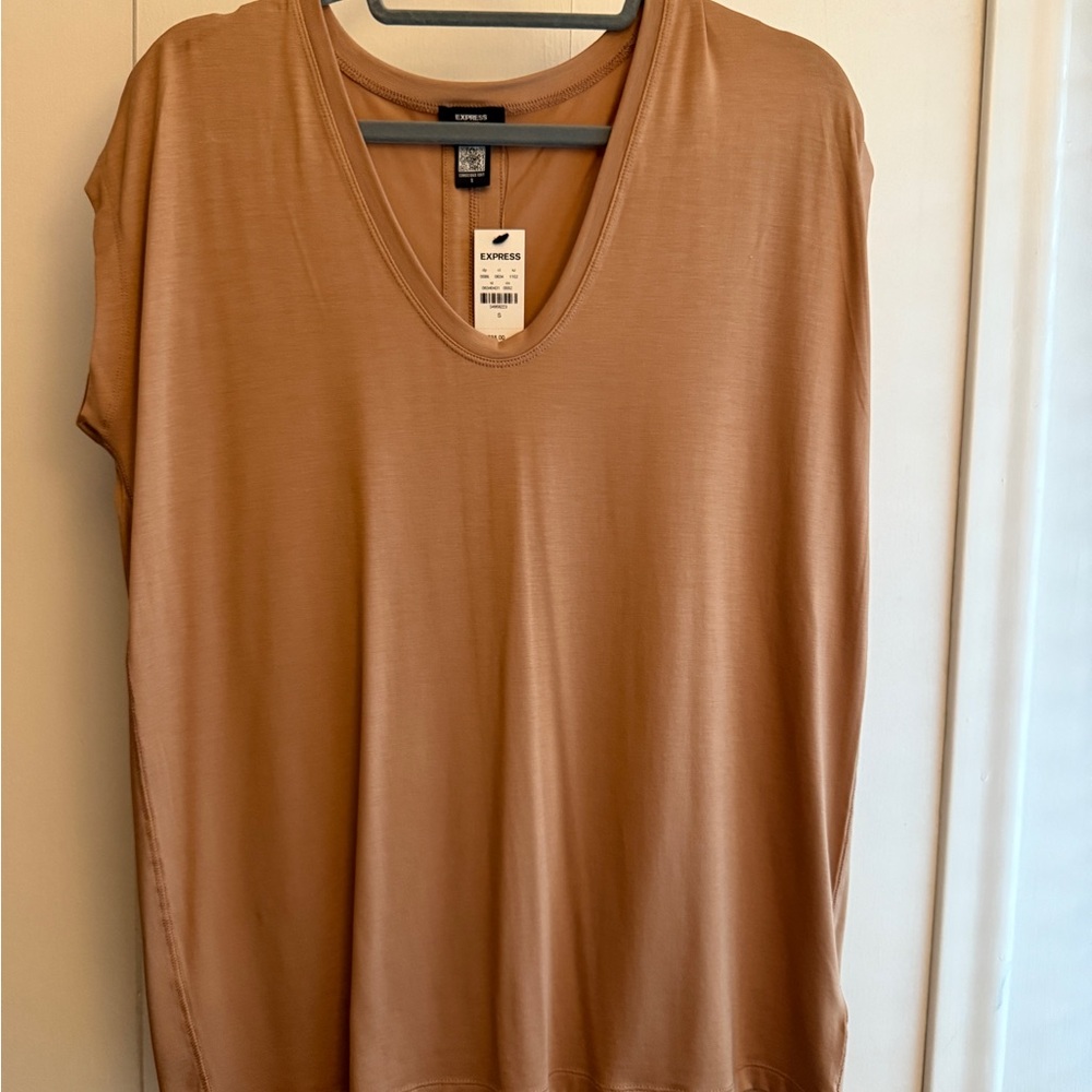 Express Women's VNeck Relaxed Rolled Short Sleeve Top in Pecan Size S NWT